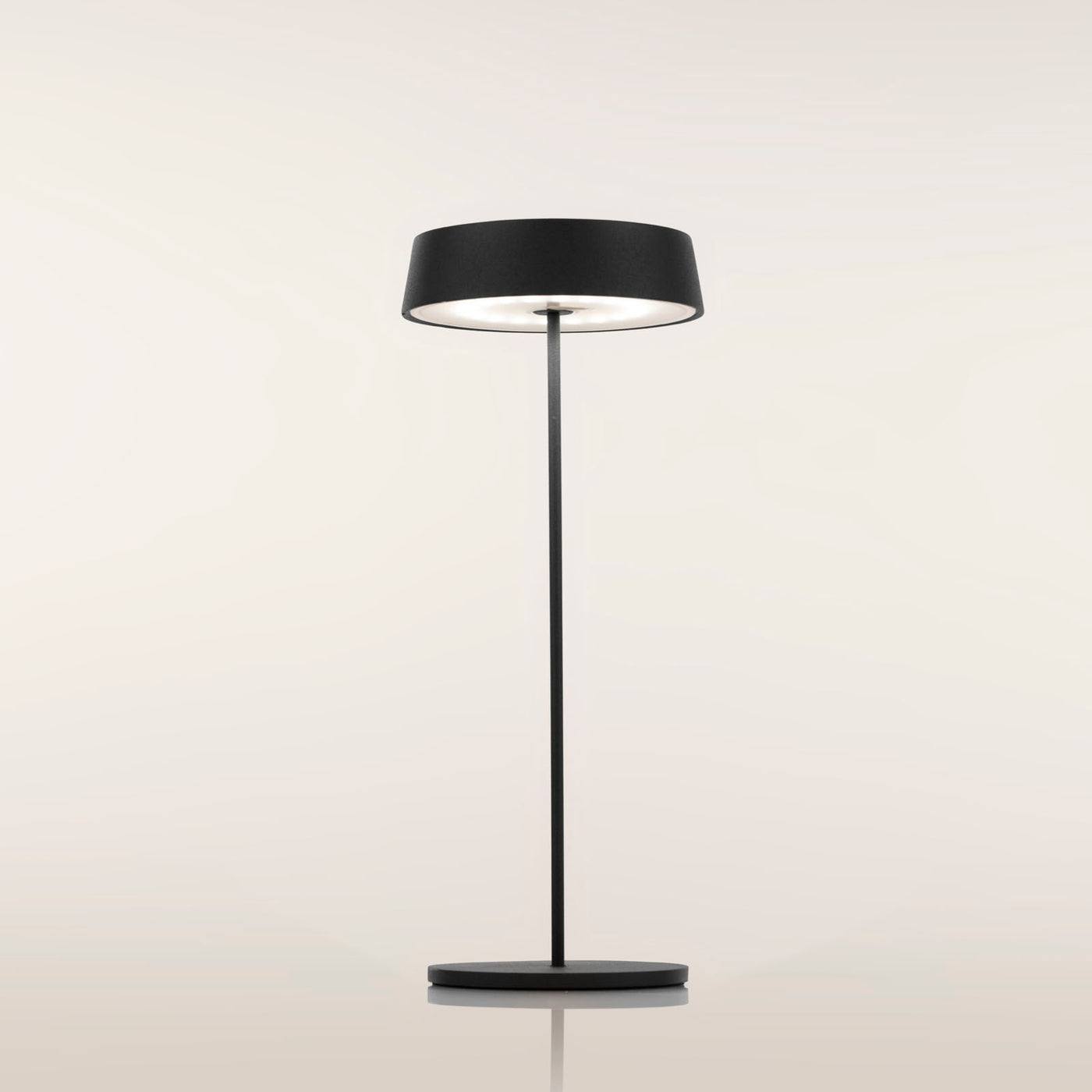 BISTROT black rechargeable table lamp